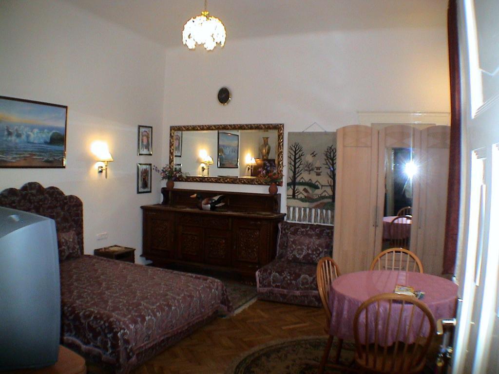 Garibaldi 5 Apartments & Rooms Budapeszt Pokój zdjęcie