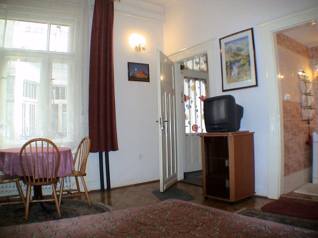 Garibaldi 5 Apartments & Rooms Budapeszt Pokój zdjęcie